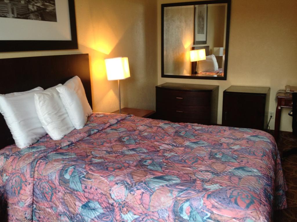 Memorial Inn And Suites Хьюстон Экстерьер фото