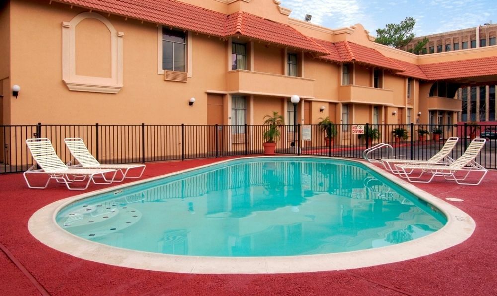 Memorial Inn And Suites Хьюстон Экстерьер фото